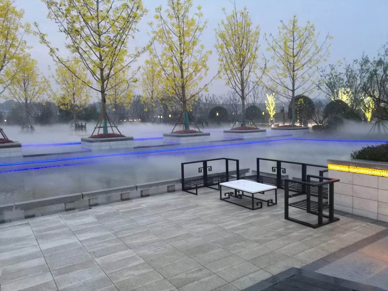 降溫噴霧、噴霧降溫系統、步行街室外霧森設備